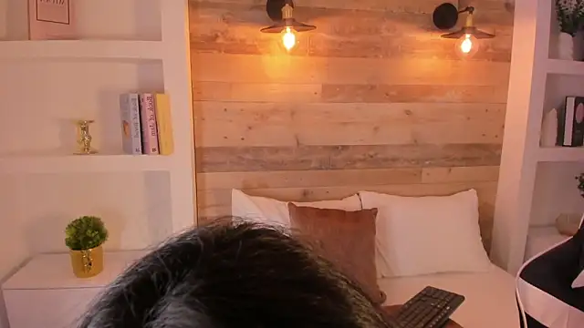 nicky peyton online show from November 5, 2025, 3:09 am