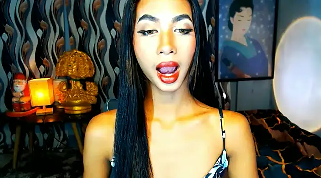 PrettyLatiina online show from December 10, 2024, 2:17 pm