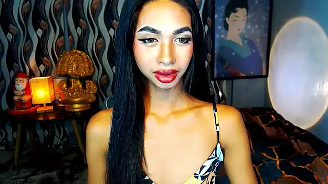 PrettyLatiina online show from December 14, 2024, 2:21 pm