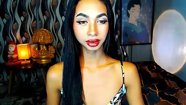 PrettyLatiina online show from February 5, 2025, 5:42 pm