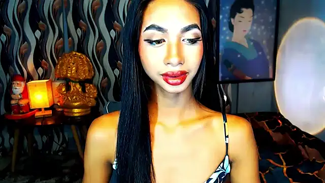 PrettyLatiina online show from December 18, 2024, 4:17 pm