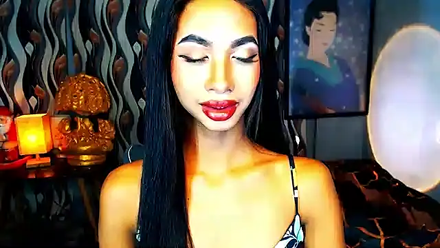 PrettyLatiina online show from December 19, 2024, 5:18 pm