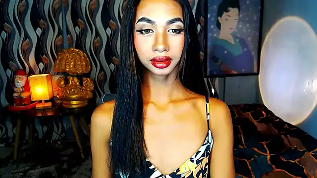 PrettyLatiina online show from October 24, 2025, 4:28 pm