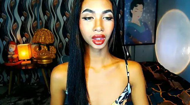 PrettyLatiina online show from December 11, 2024, 5:37 pm