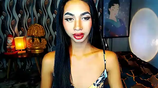 PrettyLatiina online show from December 16, 2024, 9:31 pm