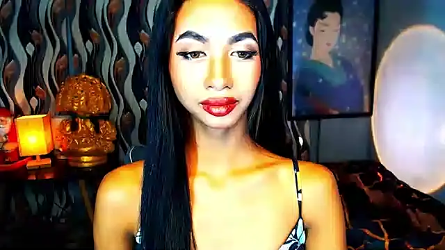 PrettyLatiina online show from December 19, 2024, 2:13 pm