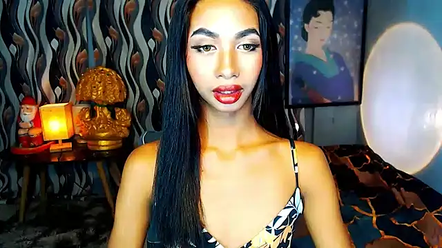 PrettyLatiina online show from January 25, 2025, 8:42 pm