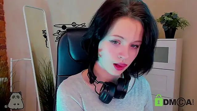 Snapshot of Alina_Mills chatting on March 20, 2025, 2:32 pm Alina Mills online show from March 20, 2025, 2:32 pm