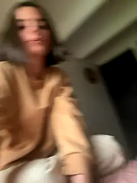 Alice milf  online show from November 26, 2025, 7:25 pm