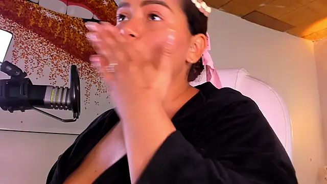 loly marce online show from March 7, 2025, 12:15 am