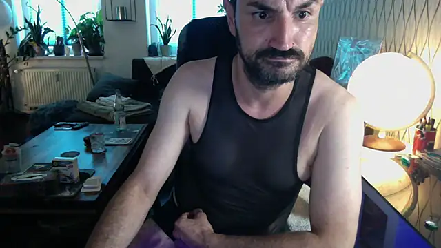 tomz0819 online show from July 7, 2026, 6:47 am