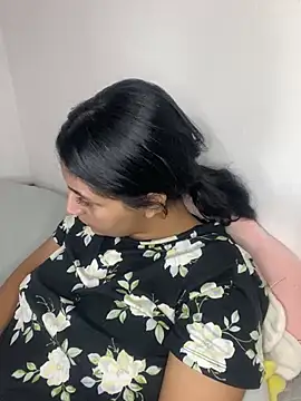Snapshot of cloe_small chatting on February 26, 2025, 9:33 am cloe small online show from February 26, 2025, 9:33 am