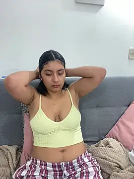 Snapshot of cloe_small chatting on February 4, 2025, 10:32 am cloe small online show from February 4, 2025, 10:32 am