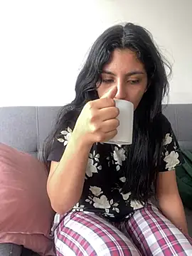 Snapshot of cloe_small chatting on February 24, 2025, 10:36 pm cloe small online show from February 24, 2025, 10:36 pm