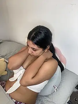 Snapshot of cloe_small chatting on February 25, 2025, 11:43 am cloe small online show from February 25, 2025, 11:43 am