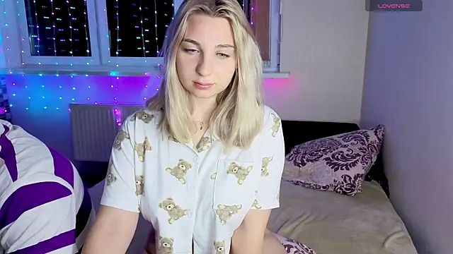 llolilove online show from October 26, 2025, 4:40 pm