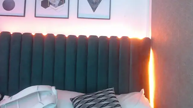 Nicolette ks  online show from October 25, 2025, 3:49 am