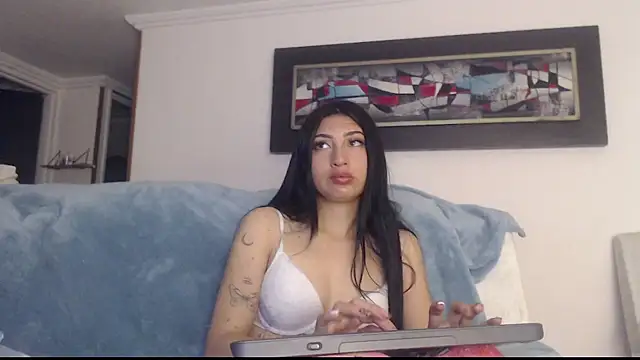 Nicolette ks  online show from September 19, 2025, 5:00 am