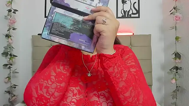 LinaBrowm online show from April 15, 2026, 3:38 pm