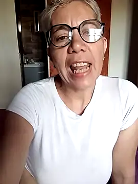 Snapshot of luz_bella chatting on January 12, 2025, 11:07 am luz bella online show from January 12, 2025, 11:07 am