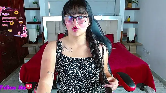 scarlleth  online show from March 20, 2025, 12:11 pm