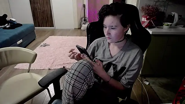 Snapshot of Kira_Bakker chatting on March 22, 2025, 5:52 pm Kira Bakker online show from March 22, 2025, 5:52 pm