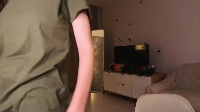 BettyBrowni online show from November 10, 2025, 4:23 pm