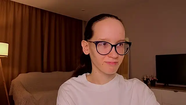 BettyBrowni online show from April 4, 2026, 4:13 pm