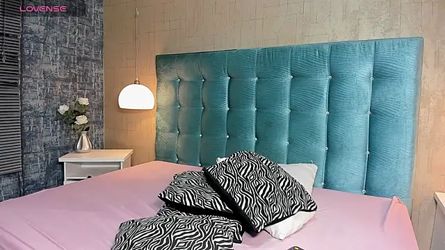 Snapshot of Paola__23 chatting on November 28, 2025, 8:20 pm Paola 23 online show from November 28, 2025, 8:20 pm