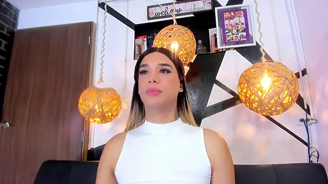 victoria aleia  online show from October 25, 2025, 9:37 pm