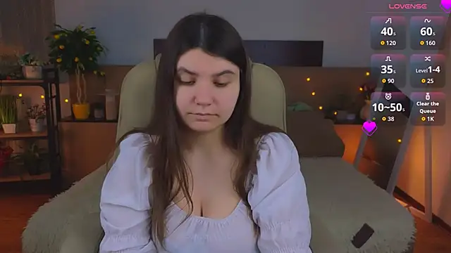 Snapshot of Viola__Shy chatting on May 24, 2026, 8:42 pm Viola Shy online show from May 24, 2026, 8:42 pm