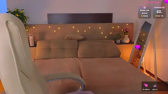 Viola  Shy online show from April 6, 2026, 4:46 am