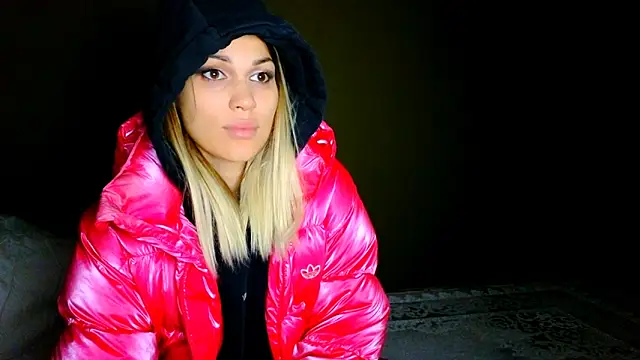 StephanyLuxe online show from December 23, 2025, 4:56 am