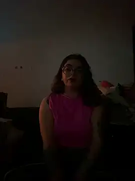 Snapshot of Lucrecia_33 chatting on December 18, 2025, 9:47 am Lucrecia 33 online show from December 18, 2025, 9:47 am