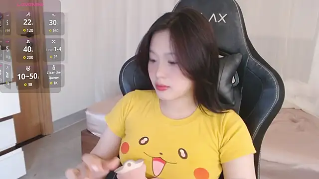 Snapshot of Lin_SiYee chatting on March 4, 2025, 6:37 am Lin SiYee online show from March 4, 2025, 6:37 am