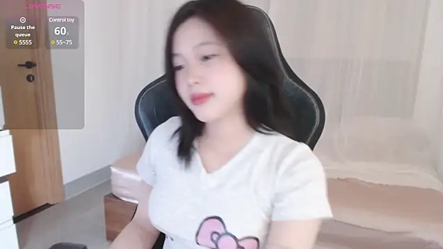 Snapshot of Lin_SiYee chatting on February 28, 2025, 4:43 am Lin SiYee online show from February 28, 2025, 4:43 am