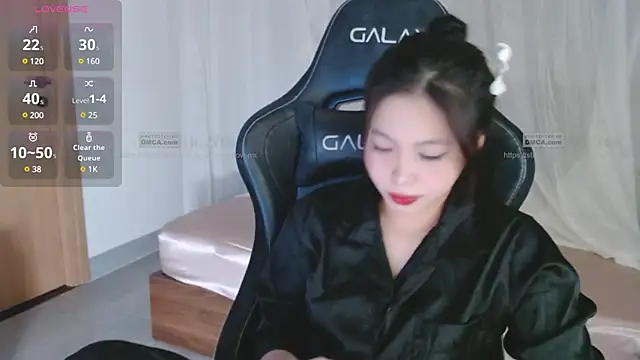 Snapshot of Lin_SiYee chatting on February 20, 2025, 2:35 pm Lin SiYee online show from February 20, 2025, 2:35 pm