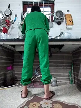 Snapshot of Haralushiaaa chatting on February 14, 2026, 9:42 am Haralushiaaa online show from February 14, 2026, 9:42 am