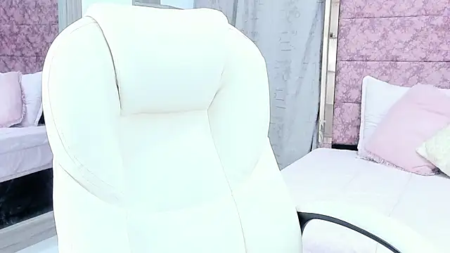  Lakshmi hotx online show from March 7, 2025, 11:40 am