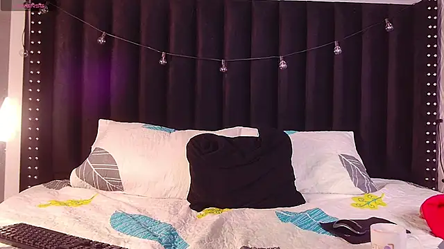 Snapshot of littleebluee chatting on February 19, 2025, 3:06 am littleebluee online show from February 19, 2025, 3:06 am
