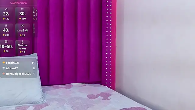 Snapshot of littleebluee chatting on October 8, 2025, 2:57 am littleebluee online show from October 8, 2025, 2:57 am