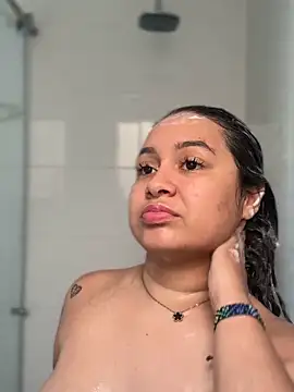 Pretty Isadora online show from April 13, 2026, 7:18 pm