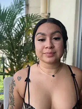 Pretty Isadora online show from February 4, 2026, 8:04 pm