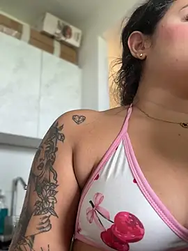 Pretty Isadora online show from January 18, 2026, 3:48 pm