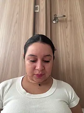 Pretty Isadora online show from April 9, 2026, 7:09 pm