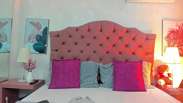 ThyaraJhons online show from April 15, 2026, 11:59 am