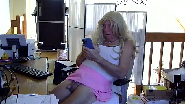 loreleia online show from November 24, 2025, 6:52 pm