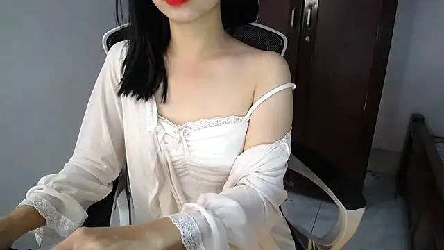 Lunobaby 204 online show from November 6, 2025, 9:41 pm