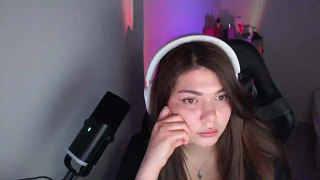 helengilmor online show from April 7, 2026, 5:26 pm