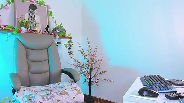 Chanelll Taylorr  online show from February 2, 2026, 12:59 pm